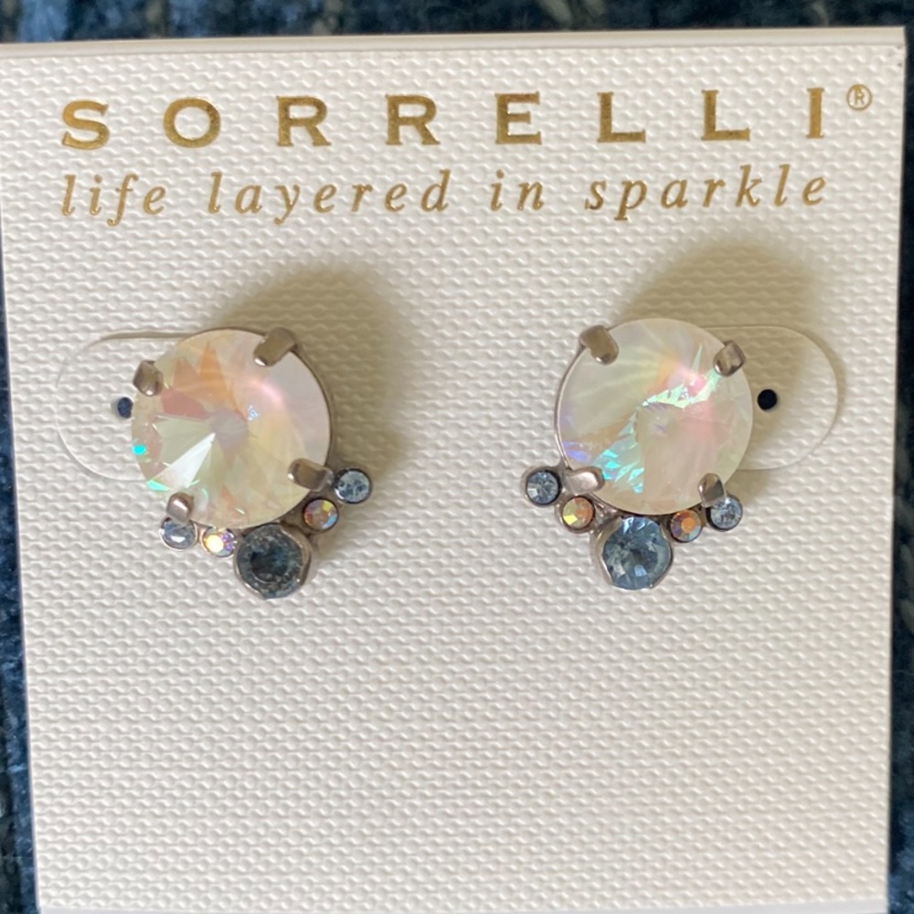 NEW SORRELLI WHITE IRIDESCENT SILVER STUD POST EARRINGS